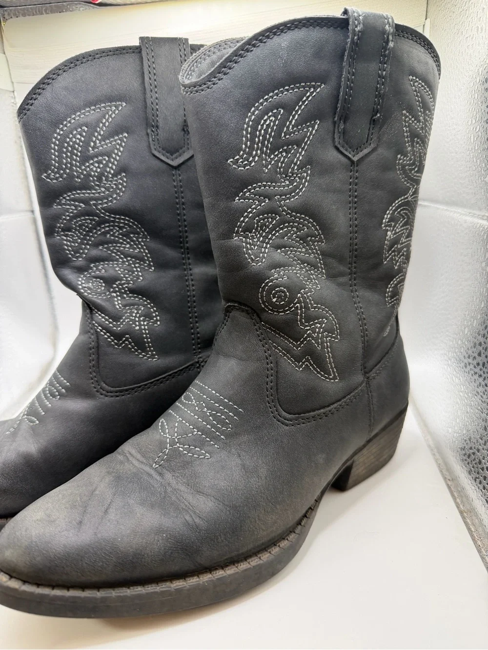 Black Western Cowboy Boots with Embroidered Detail size 2 youth